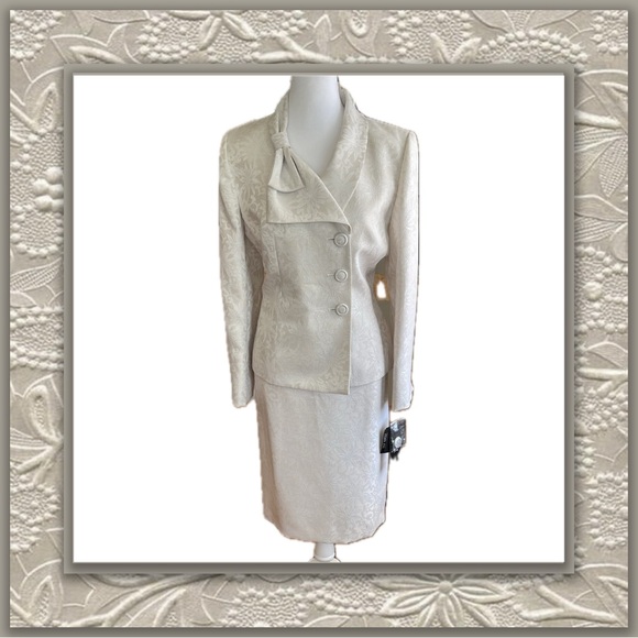 Le Suit Jackets & Blazers - Le Suit Beige Damask Two-Piece Skirt Suit Set – Size 12 Petite